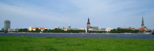 La vieille ville de Riga vue depuis Pardaugava 