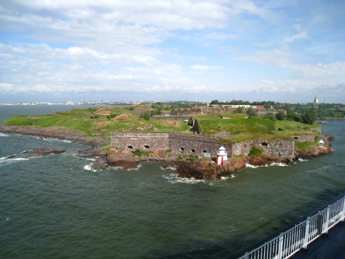 Ile de Suomenlinna : les habitants de la capitale y affluent les week ends d'été, le site est classé à l'Unesco, le fort a été construit en 1768 comme protection contre l'Empire russe