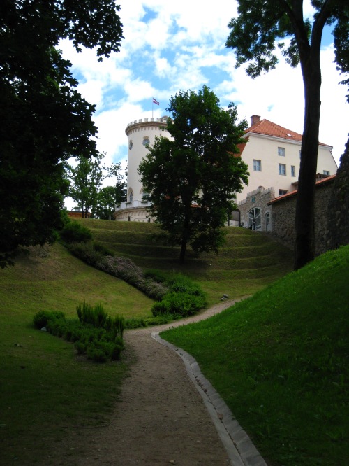Le Nouveau Château vu du parc