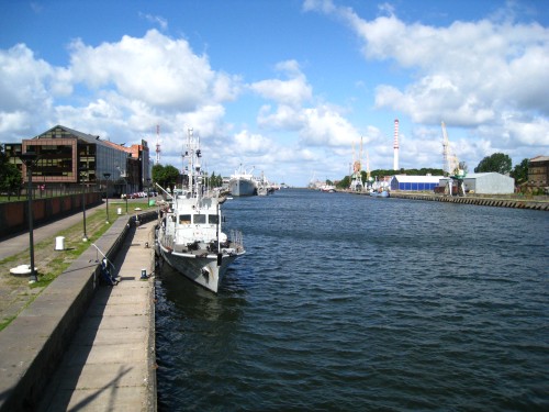 Canal du Commerce percé pour accueillir le premier port de la ville