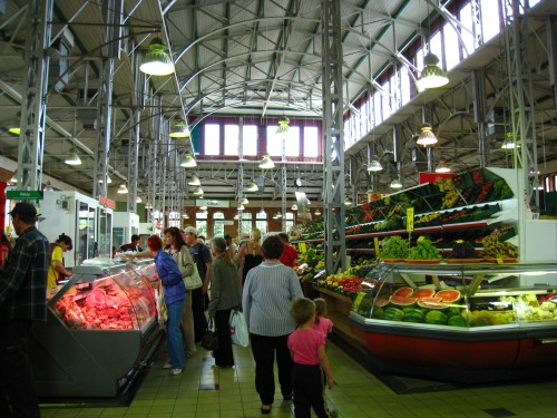 L'intérieur du marché couvert